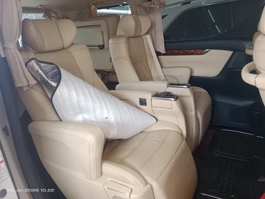 Foto Mobil Bekas Kabin Belakang Toyota Alphard 2.5 G tahun 2021