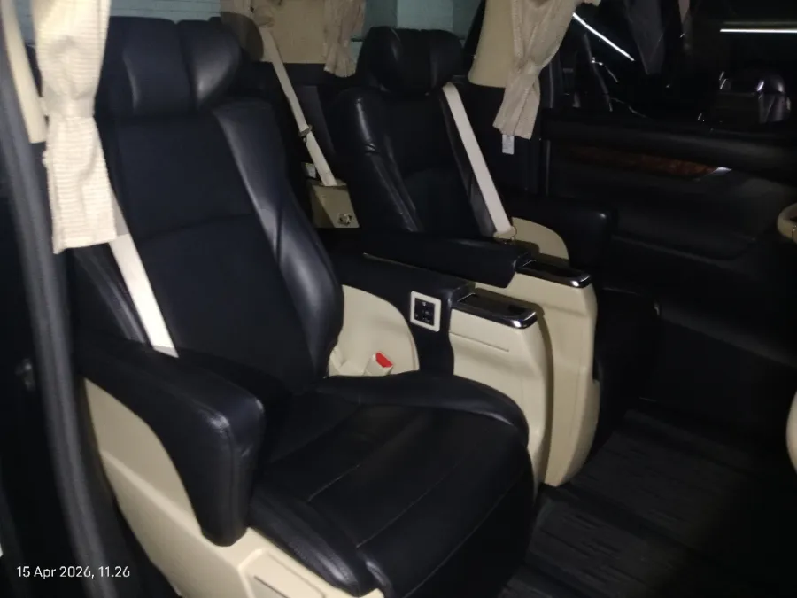 Foto Mobil Bekas Kabin Belakang Toyota Alphard 2.5 G tahun 2021