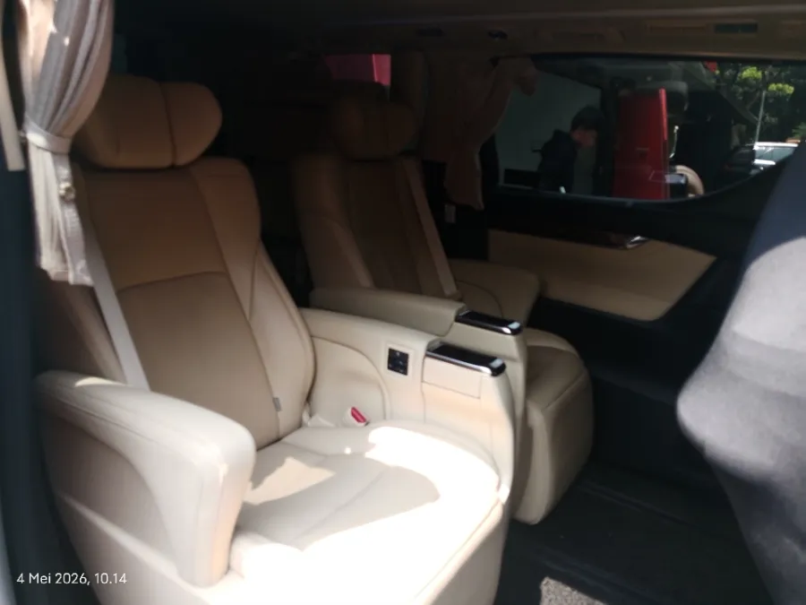 Foto Mobil Bekas Kabin Belakang Toyota Alphard 2.5 G tahun 2021