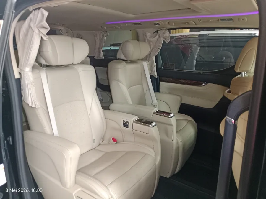 Foto Mobil Bekas Kabin Belakang Toyota Alphard 2.5 G tahun 2021
