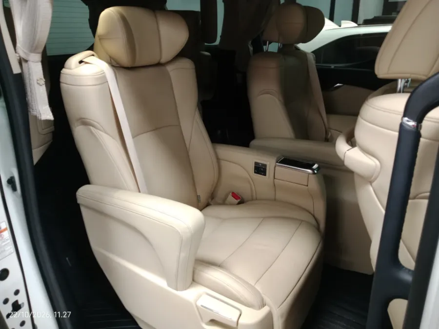 Foto Mobil Bekas Kabin Belakang Toyota Alphard 2.5 G tahun 2021
