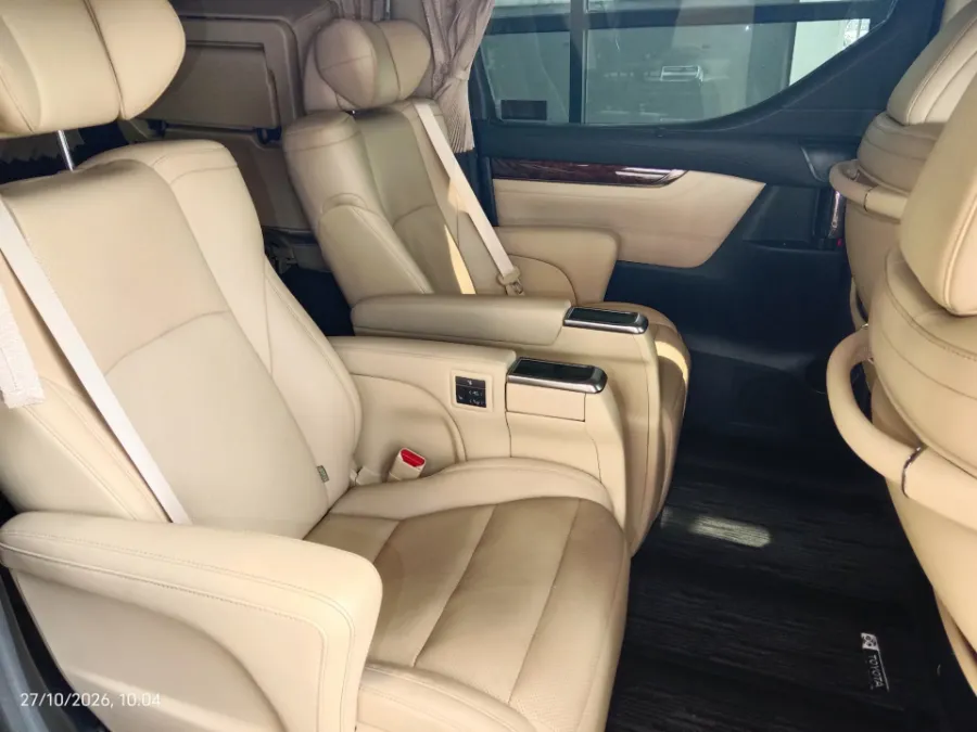 Foto Mobil Bekas Kabin Belakang Toyota Alphard 2.5 G tahun 2021