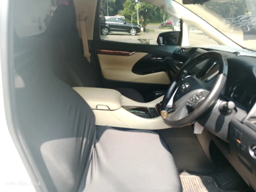 Foto Mobil Bekas Kabin Depan Toyota Alphard 2.5 G tahun 2021
