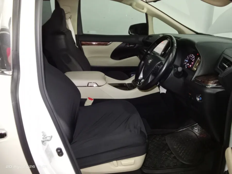 Foto Mobil Bekas Kabin Depan Toyota Alphard 2.5 G tahun 2021