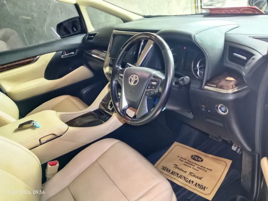 Foto Mobil Bekas Kabin Depan Toyota Alphard 2.5 G tahun 2021