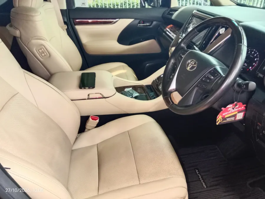 Foto Mobil Bekas Kabin Depan Toyota Alphard 2.5 G tahun 2021