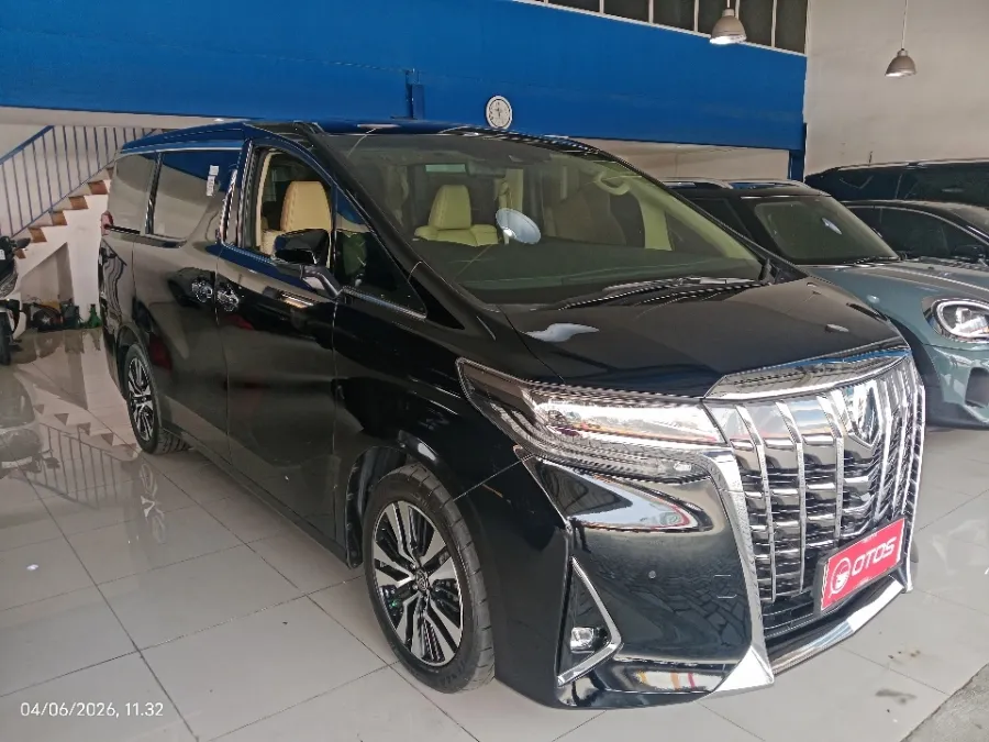 Foto Mobil Bekas Kanan Depan Toyota Alphard 2.5 G tahun 2021
