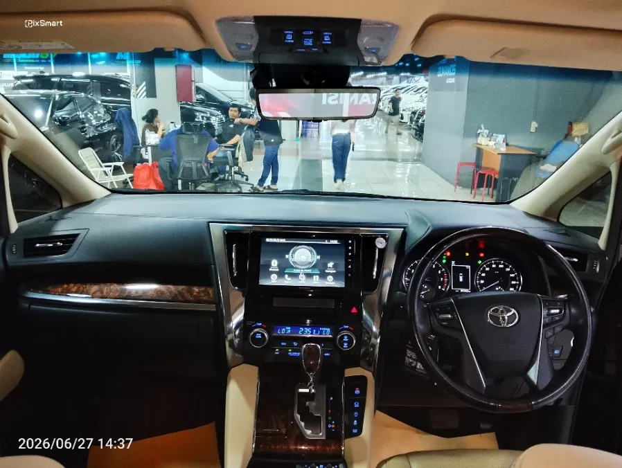 Foto Mobil Bekas Dashboard Toyota Alphard 2.5 G tahun 2022