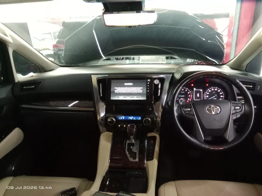 Foto Mobil Bekas Dashboard Toyota Alphard 2.5 G tahun 2022