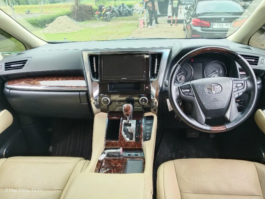 Foto Mobil Bekas Dashboard Toyota Alphard 2.5 G tahun 2022