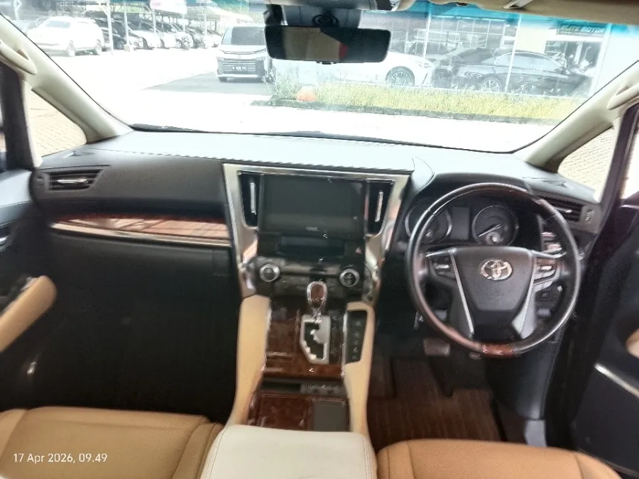 Foto Mobil Bekas Dashboard Toyota Alphard 2.5 G tahun 2022