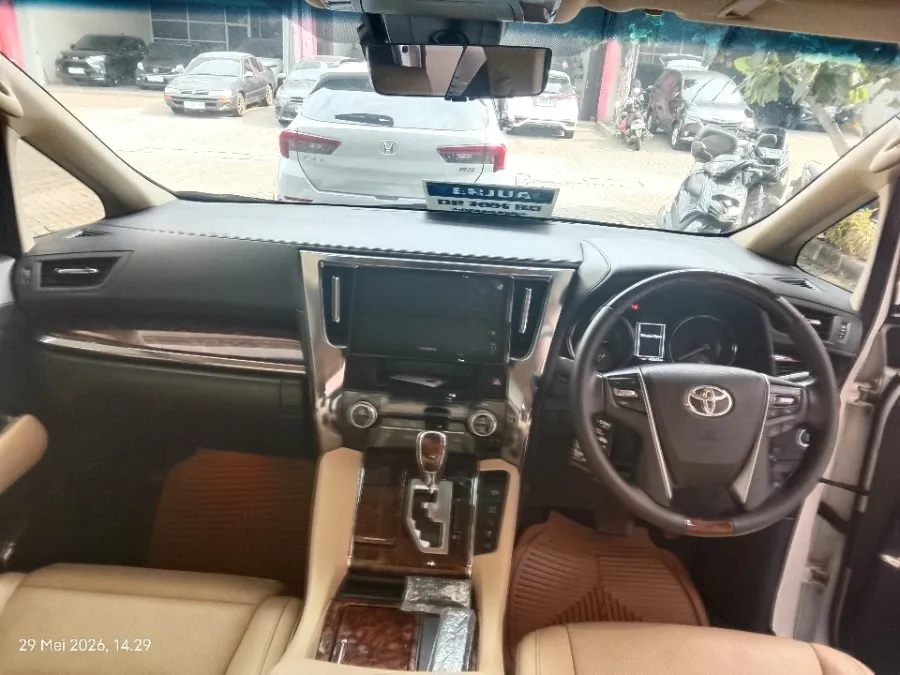 Foto Mobil Bekas Dashboard Toyota Alphard 2.5 G tahun 2022