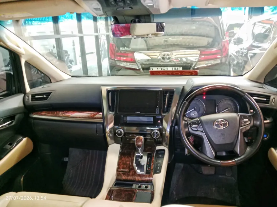 Foto Mobil Bekas Dashboard Toyota Alphard 2.5 G tahun 2022