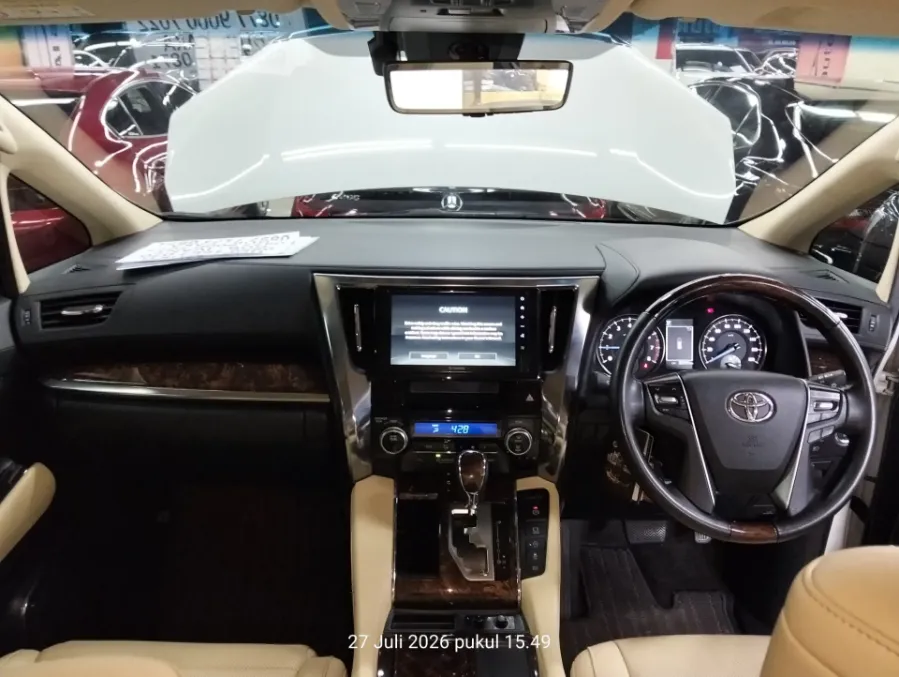 Foto Mobil Bekas Dashboard Toyota Alphard 2.5 G tahun 2022