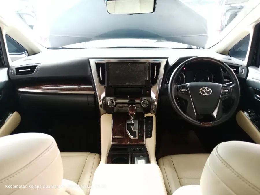 Foto Mobil Bekas Dashboard Toyota Alphard 2.5 G tahun 2022