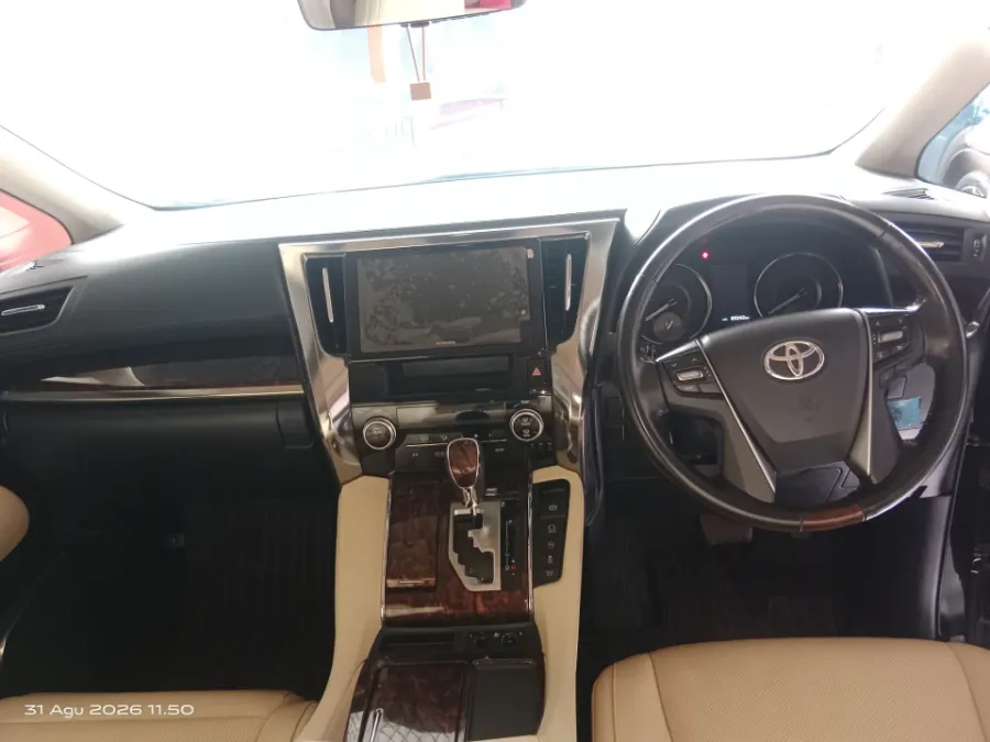 Foto Mobil Bekas Dashboard Toyota Alphard 2.5 G tahun 2022
