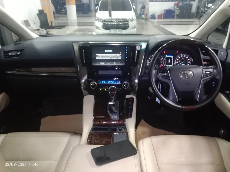 Foto Mobil Bekas Dashboard Toyota Alphard 2.5 G tahun 2022