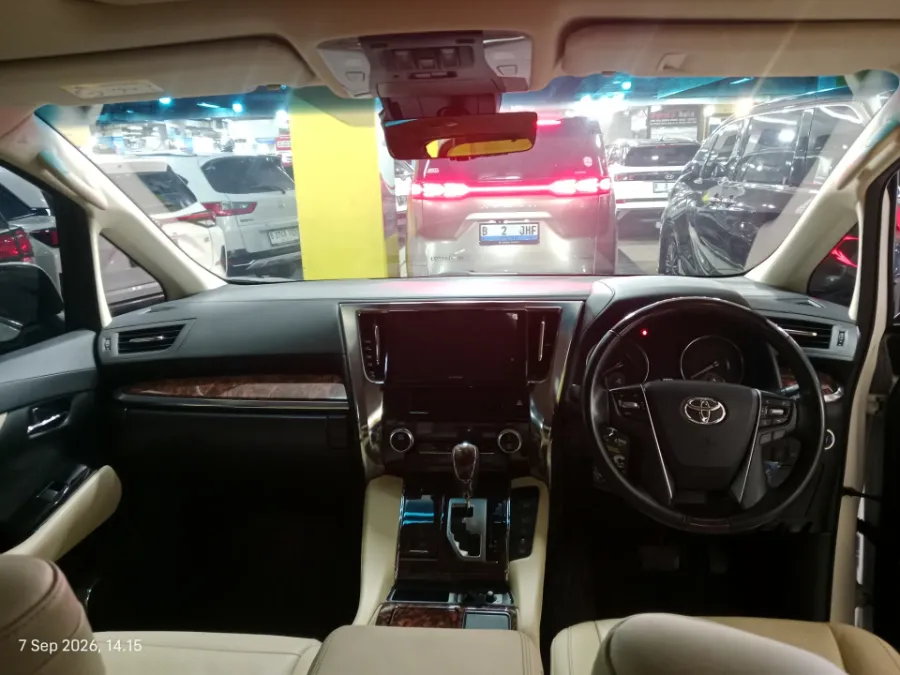 Foto Mobil Bekas Dashboard Toyota Alphard 2.5 G tahun 2022