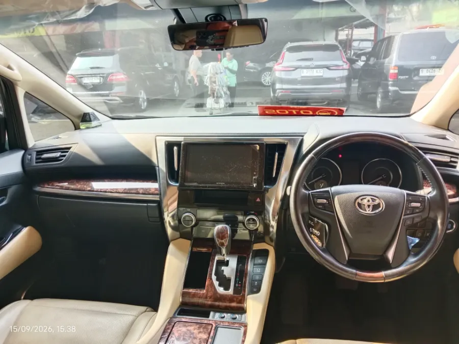 Foto Mobil Bekas Dashboard Toyota Alphard 2.5 G tahun 2022