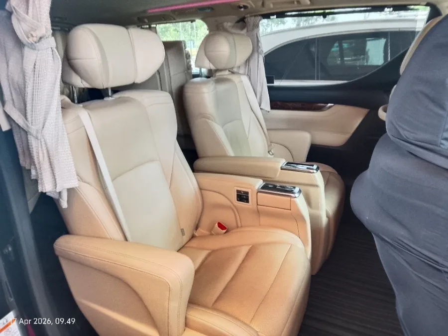 Foto Mobil Bekas Kabin Belakang Toyota Alphard 2.5 G tahun 2022