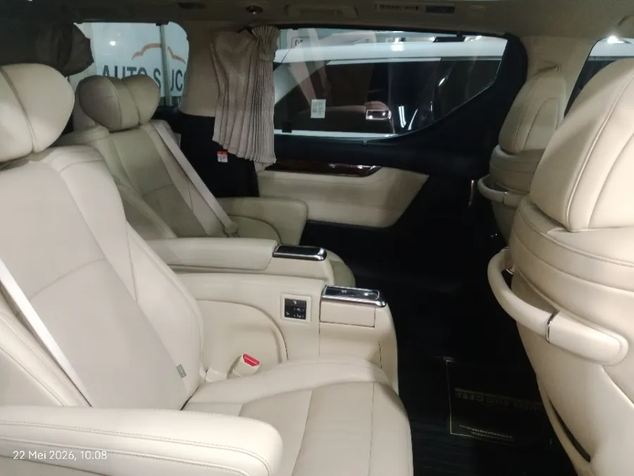Foto Mobil Bekas Kabin Belakang Toyota Alphard 2.5 G tahun 2022
