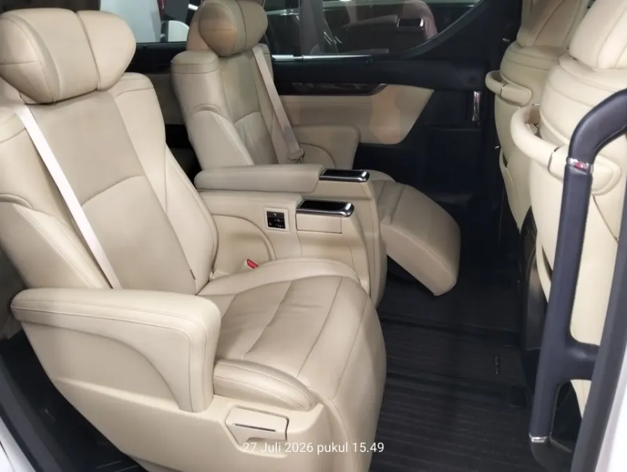 Foto Mobil Bekas Kabin Belakang Toyota Alphard 2.5 G tahun 2022