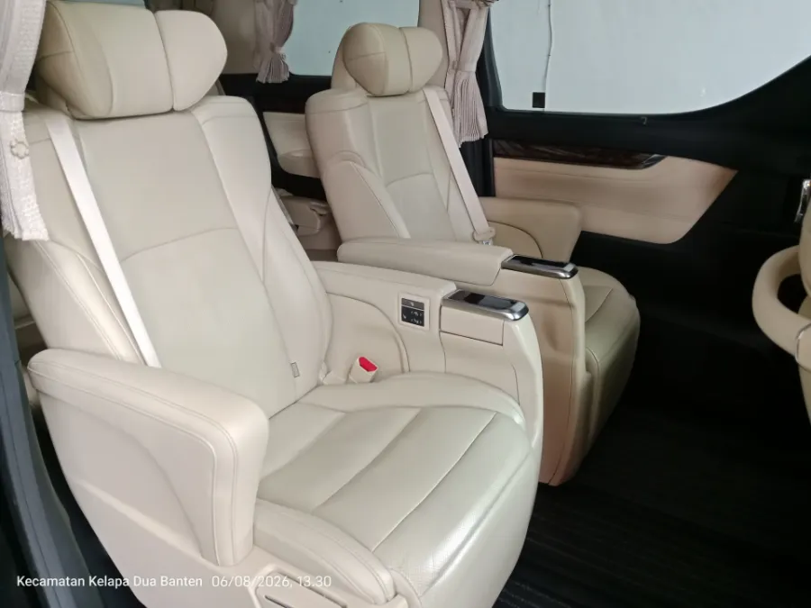 Foto Mobil Bekas Kabin Belakang Toyota Alphard 2.5 G tahun 2022