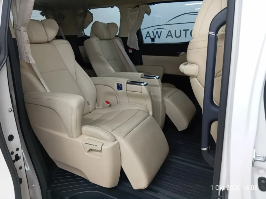 Foto Mobil Bekas Kabin Belakang Toyota Alphard 2.5 G tahun 2022