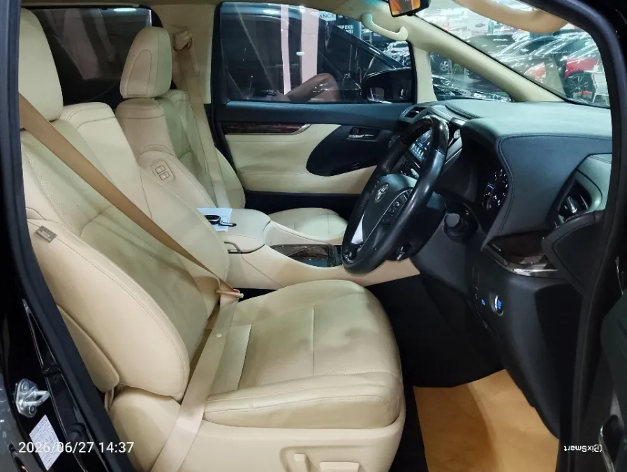 Foto Mobil Bekas Kabin Depan Toyota Alphard 2.5 G tahun 2022