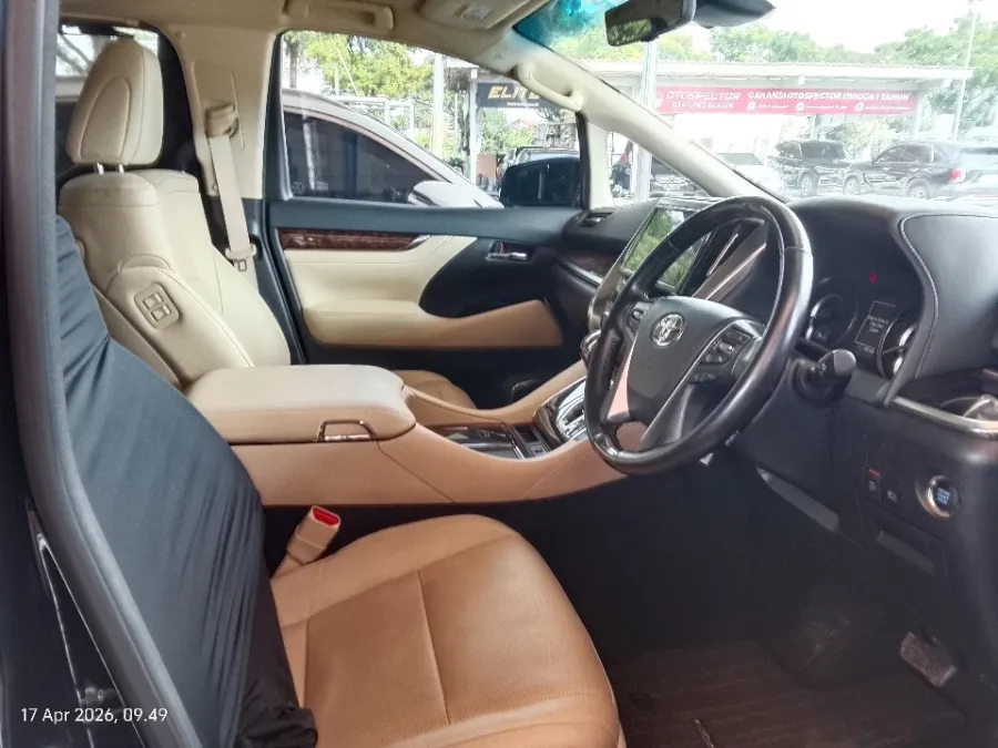 Foto Mobil Bekas Kabin Depan Toyota Alphard 2.5 G tahun 2022