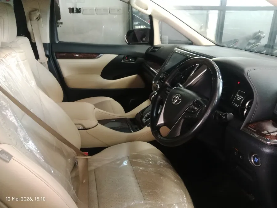 Foto Mobil Bekas Kabin Depan Toyota Alphard 2.5 G tahun 2022