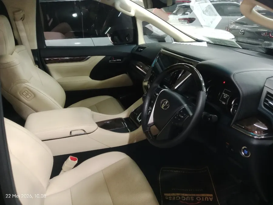 Foto Mobil Bekas Kabin Depan Toyota Alphard 2.5 G tahun 2022