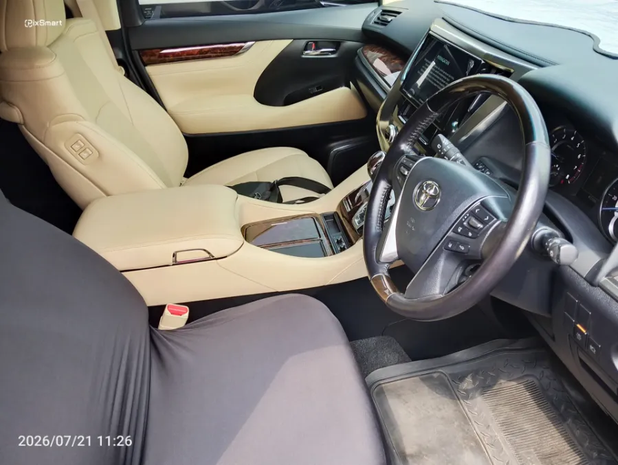 Foto Mobil Bekas Kabin Depan Toyota Alphard 2.5 G tahun 2022