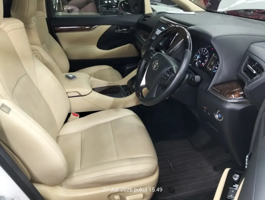 Foto Mobil Bekas Kabin Depan Toyota Alphard 2.5 G tahun 2022