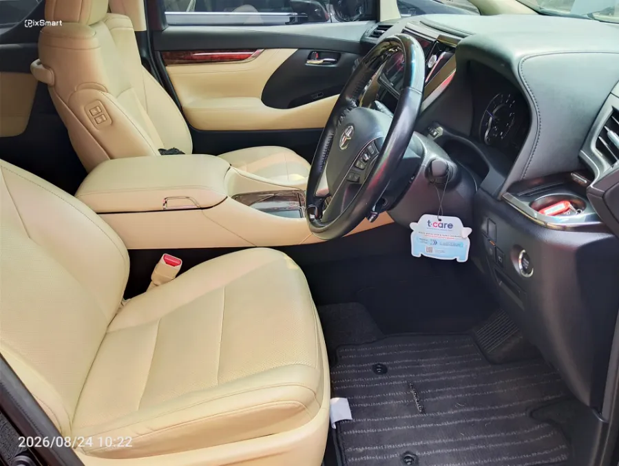 Foto Mobil Bekas Kabin Depan Toyota Alphard 2.5 G tahun 2022