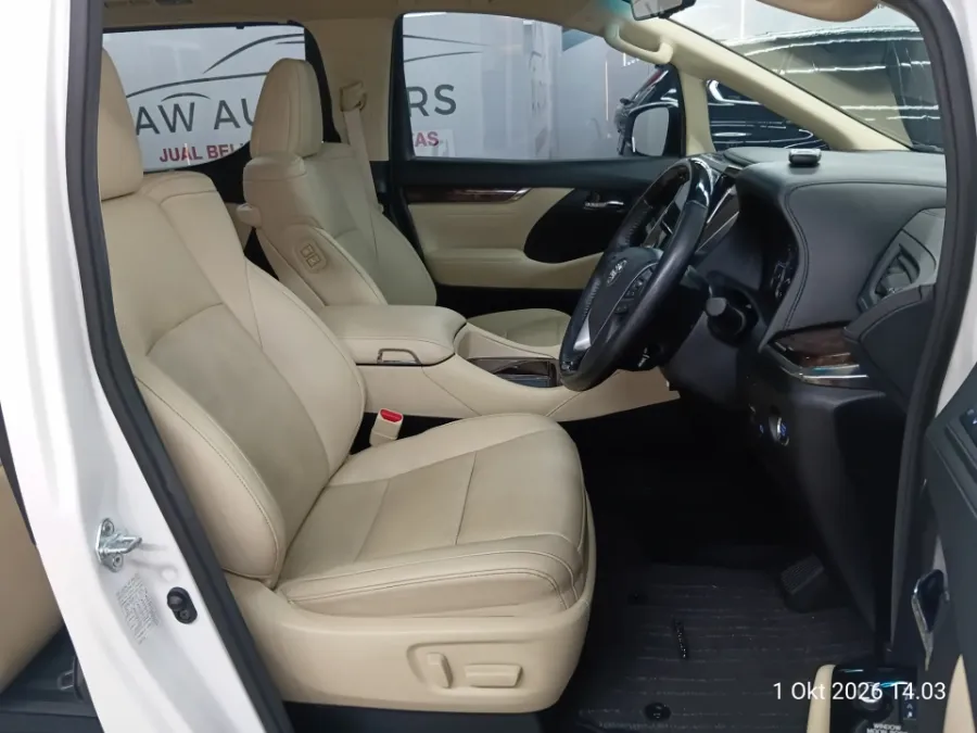 Foto Mobil Bekas Kabin Depan Toyota Alphard 2.5 G tahun 2022