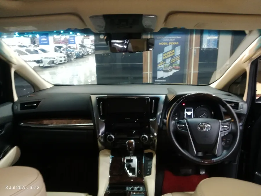 Foto Mobil Bekas Dashboard Toyota Alphard 2.5 G tahun 2023