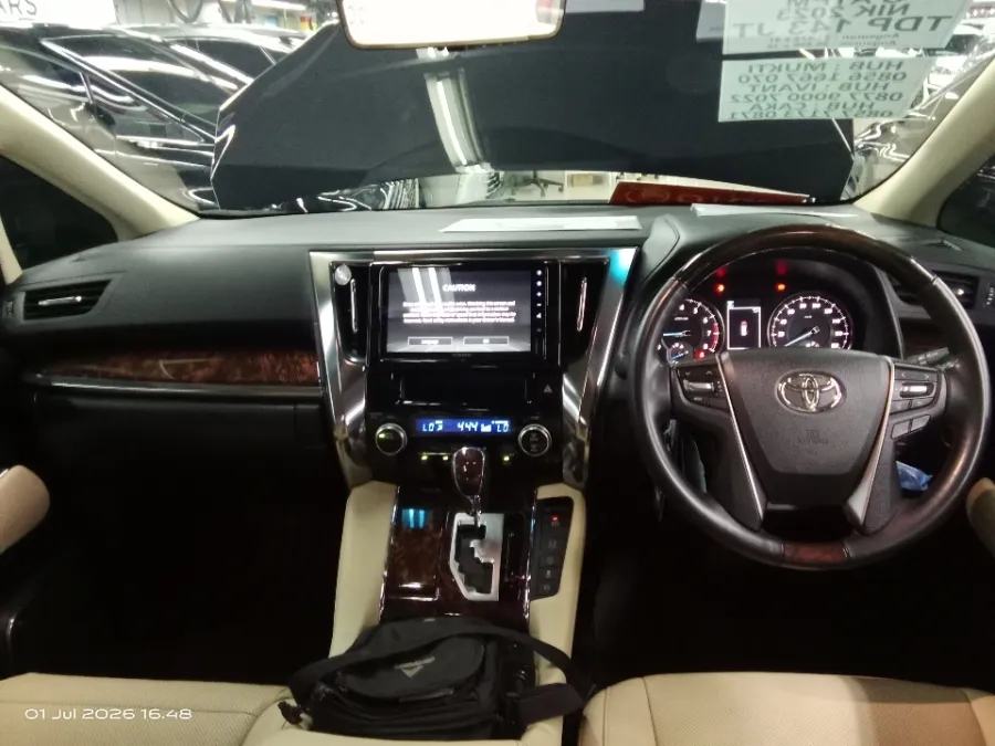 Foto Mobil Bekas Dashboard Toyota Alphard 2.5 G tahun 2023