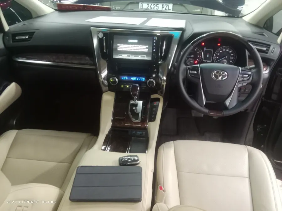 Foto Mobil Bekas Dashboard Toyota Alphard 2.5 G tahun 2023