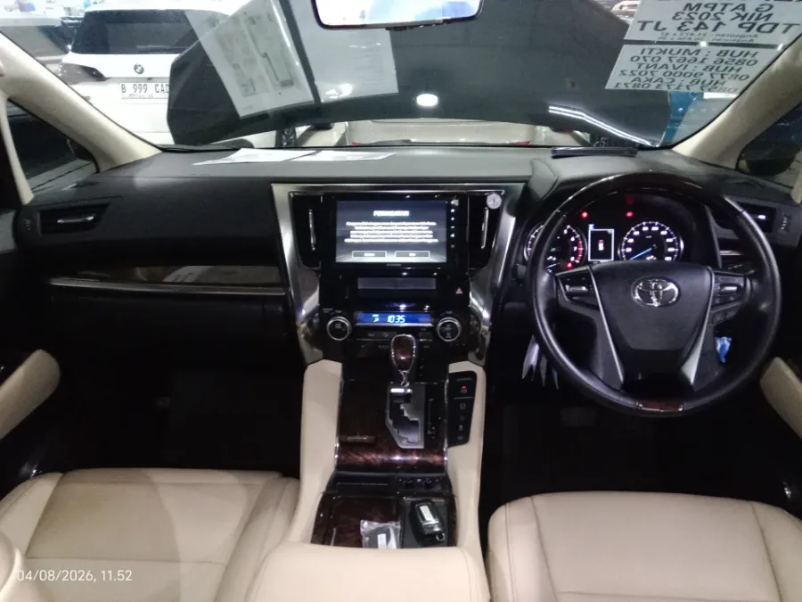 Foto Mobil Bekas Dashboard Toyota Alphard 2.5 G tahun 2023