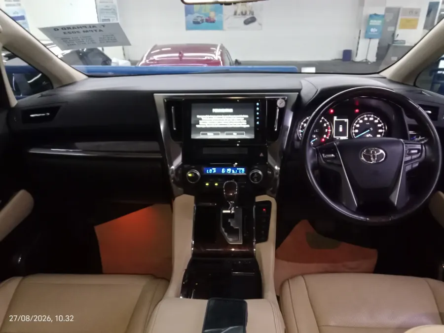 Foto Mobil Bekas Dashboard Toyota Alphard 2.5 G tahun 2023
