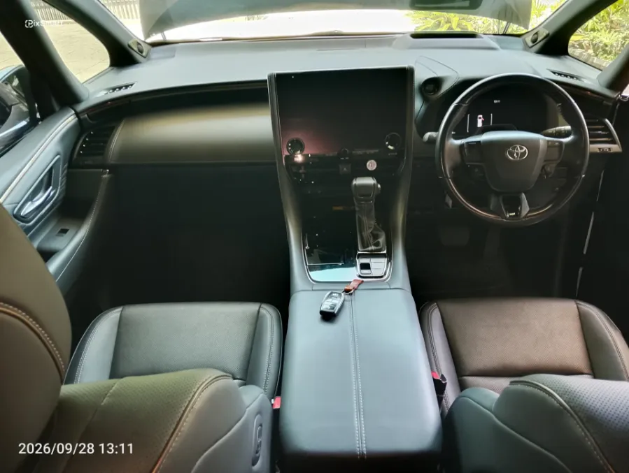 Foto Mobil Bekas Dashboard Toyota Alphard 2.5 G tahun 2023