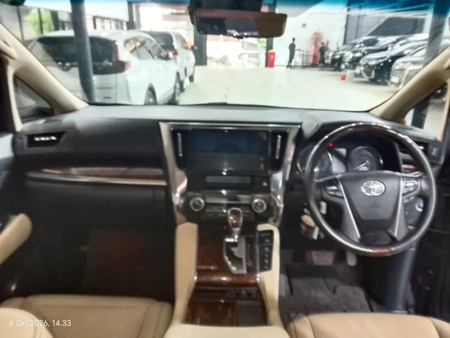 Foto Mobil Bekas Dashboard Toyota Alphard 2.5 G tahun 2023