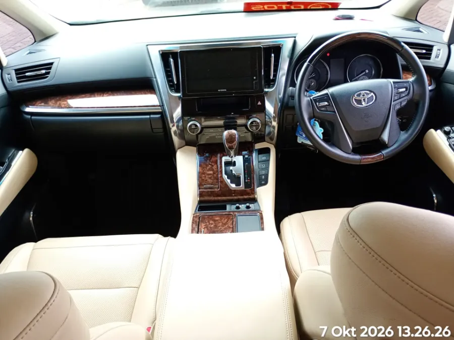 Foto Mobil Bekas Dashboard Toyota Alphard 2.5 G tahun 2023