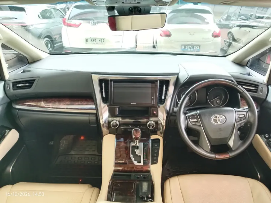 Foto Mobil Bekas Dashboard Toyota Alphard 2.5 G tahun 2023