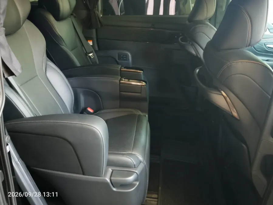 Foto Mobil Bekas Kabin Belakang Toyota Alphard 2.5 G tahun 2023