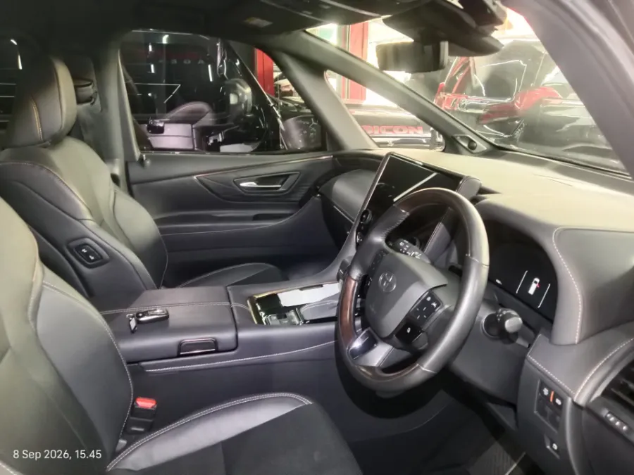 Foto Mobil Bekas Kabin Depan Toyota Alphard 2.5 G tahun 2023