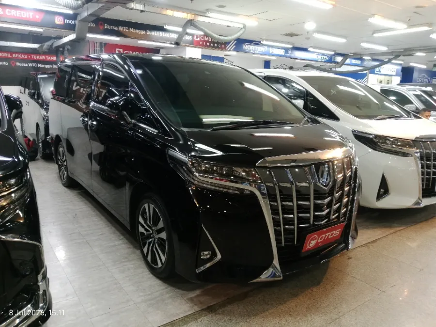 Foto Mobil Bekas Kanan Depan Toyota Alphard 2.5 G tahun 2023