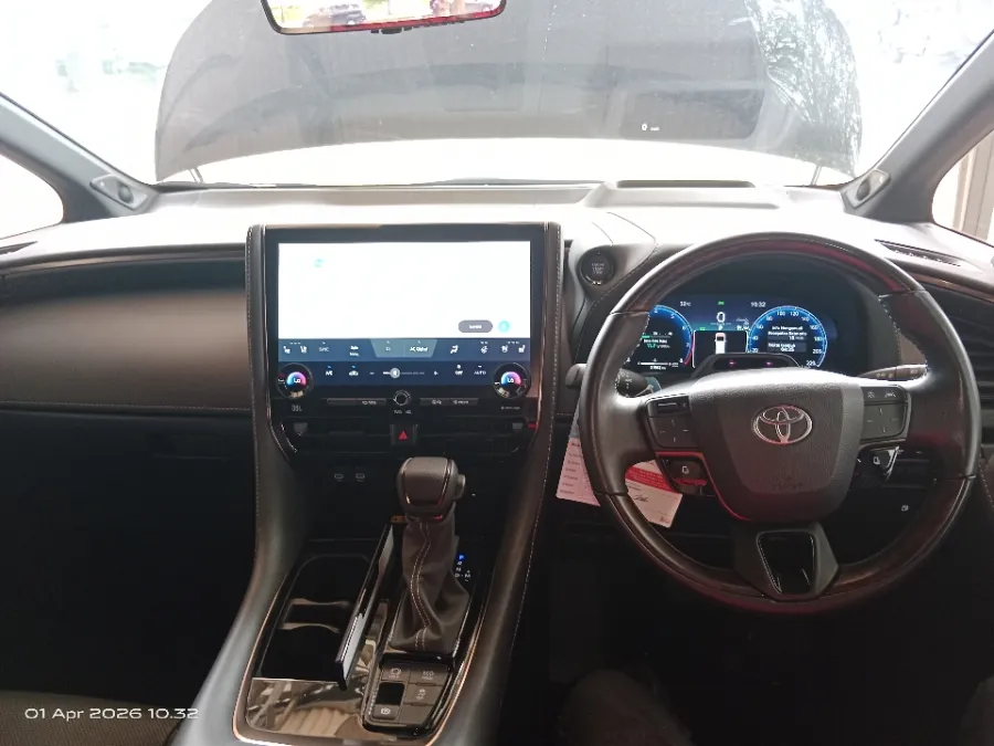 Foto Mobil Bekas Dashboard Toyota Alphard 2.5 G tahun 2024