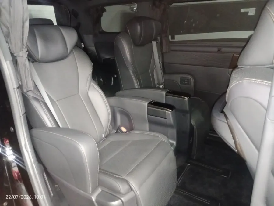 Foto Mobil Bekas Kabin Belakang Toyota Alphard 2.5 G tahun 2024